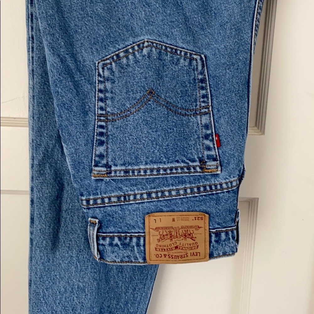 LEVI MOM JEANS